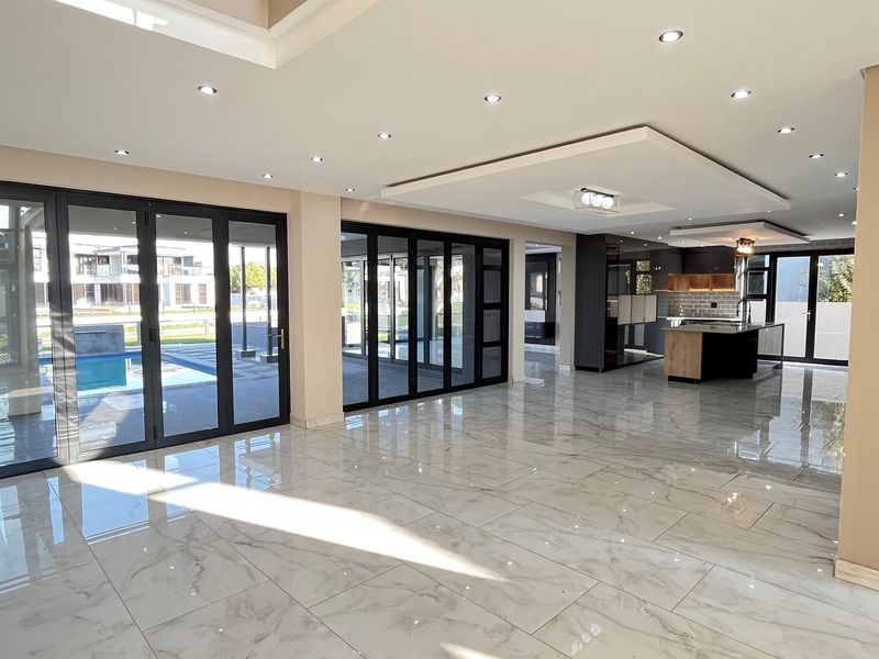 Lifestyle of sophistication and elegance, waiting for you to make it your own! - Photo 8