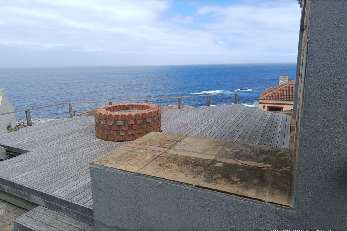 "Coastal Gem: Modern 3-Bed Home by the Sea" - Photo 2