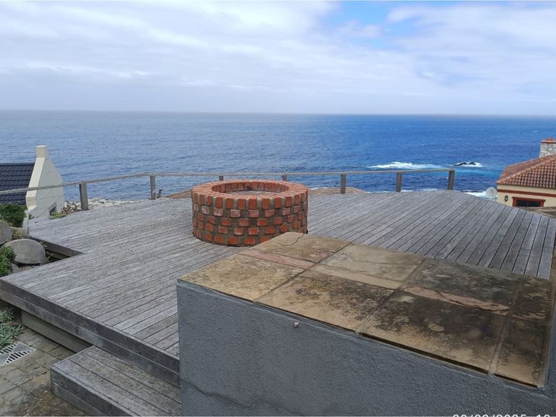 "Coastal Gem: Modern 3-Bed Home by the Sea" - Photo 3