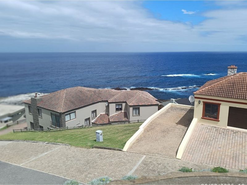 "Coastal Gem: Modern 3-Bed Home by the Sea" - Photo 7