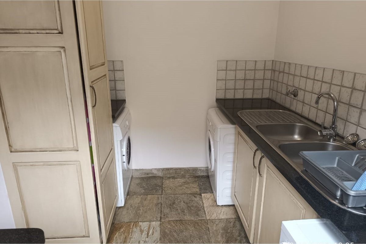 "Coastal Gem: Modern 3-Bed Home by the Sea" - Photo 4