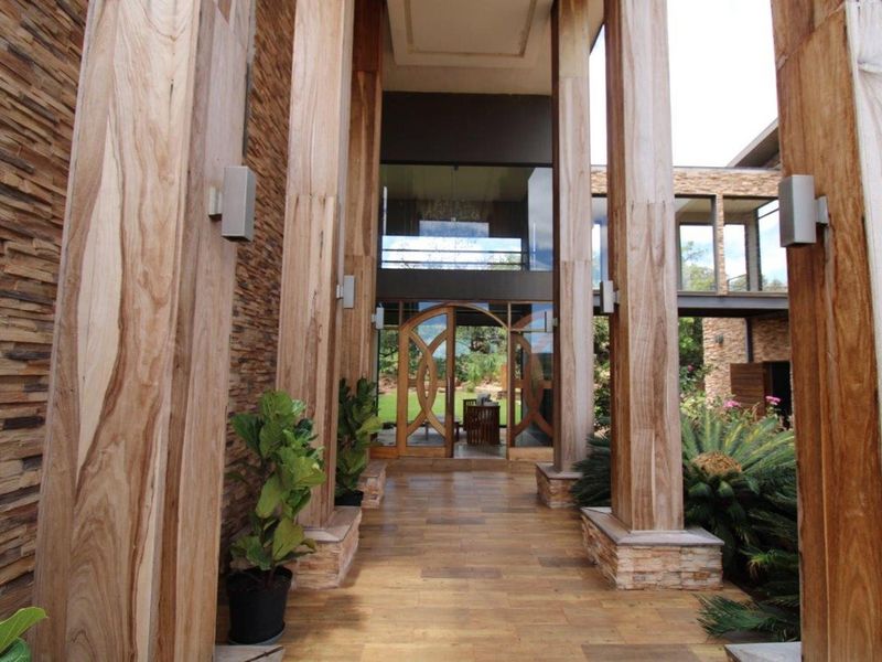 Bela-Bela 865ha Private Game Reserve - Luxurious 5 bedroom house and 42 sleeper Lodge - Photo 4