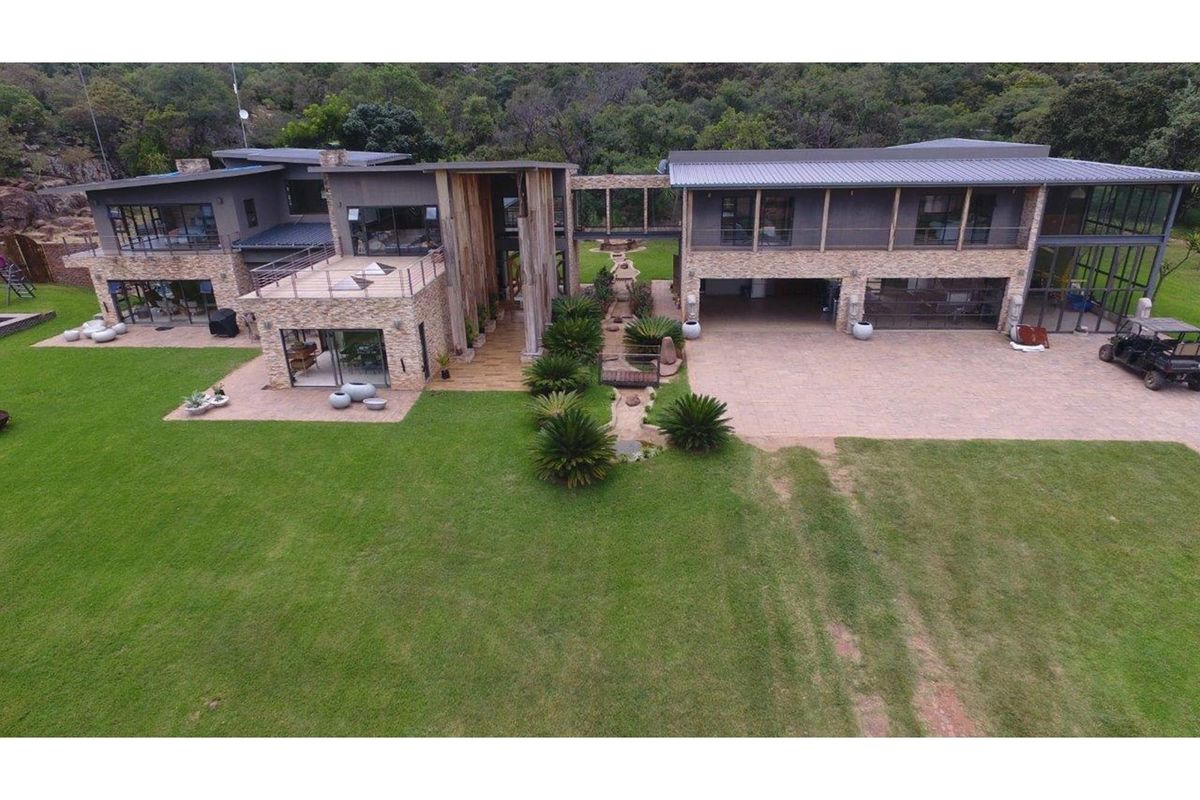 Bela-Bela 865ha Private Game Reserve - Luxurious 5 bedroom house and 42 sleeper Lodge - Photo 2