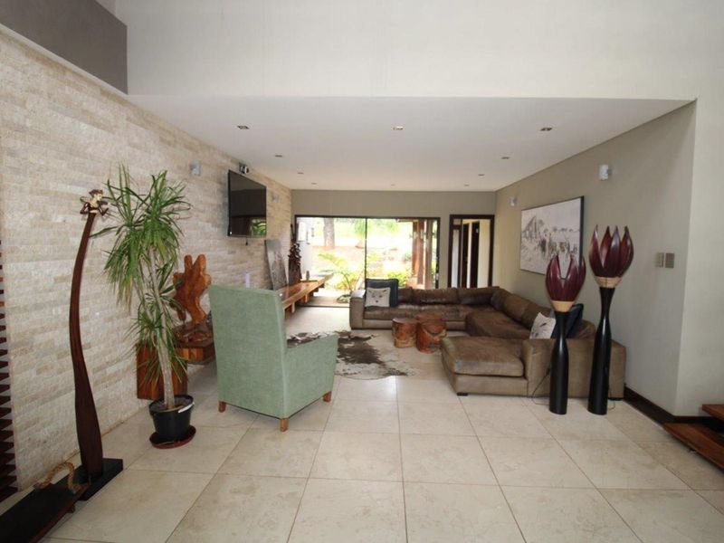 Bela-Bela 865ha Private Game Reserve - Luxurious 5 bedroom house and 42 sleeper Lodge - Photo 10