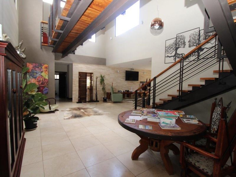 Bela-Bela 865ha Private Game Reserve - Luxurious 5 bedroom house and 42 sleeper Lodge - Photo 6