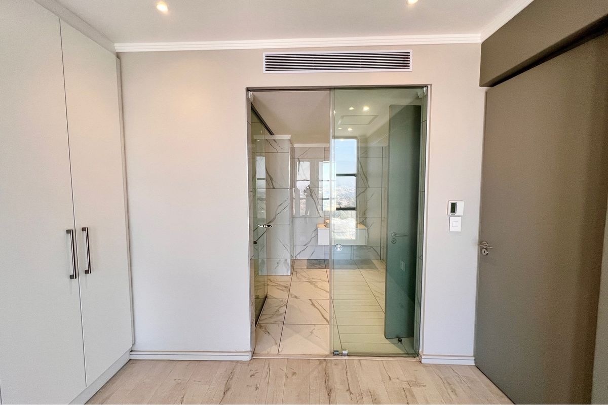 Luxurious 3-Bedroom Penthouse in Masingita Towers - Photo 2