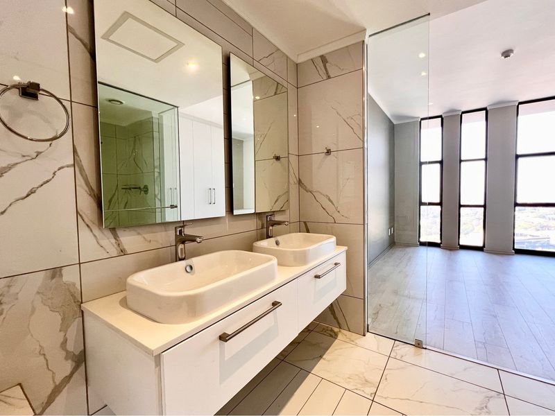 Luxurious 3-Bedroom Penthouse in Masingita Towers - Photo 10