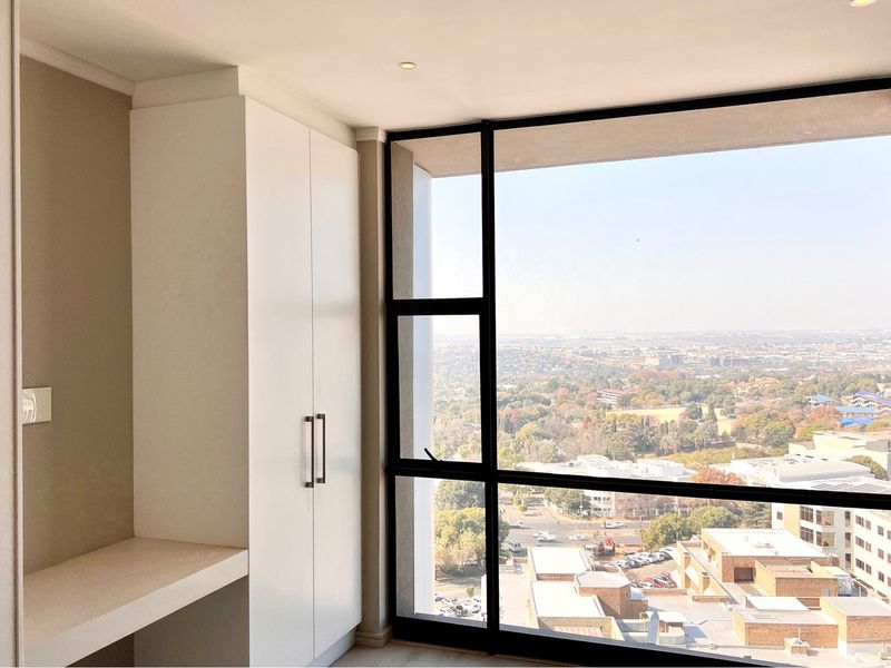 Luxurious 3-Bedroom Penthouse in Masingita Towers - Photo 4