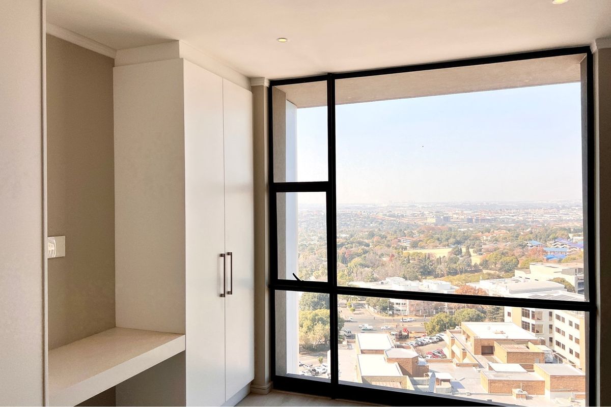 Luxurious 3-Bedroom Penthouse in Masingita Towers - Photo 4
