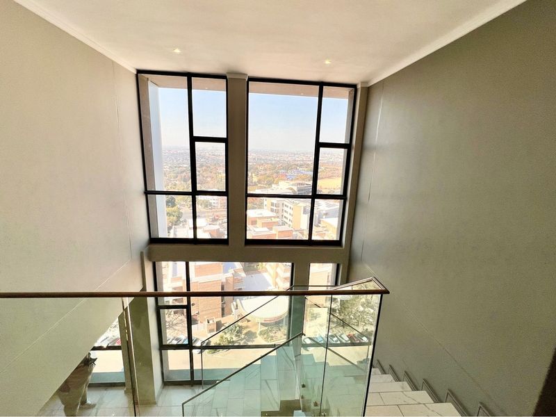 Luxurious 3-Bedroom Penthouse in Masingita Towers - Photo 7