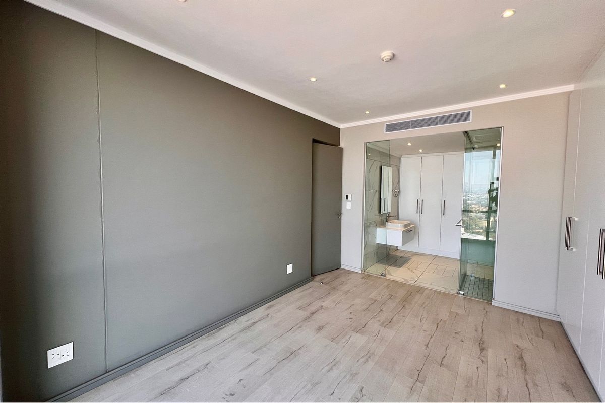 Luxurious 3-Bedroom Penthouse in Masingita Towers - Photo 5