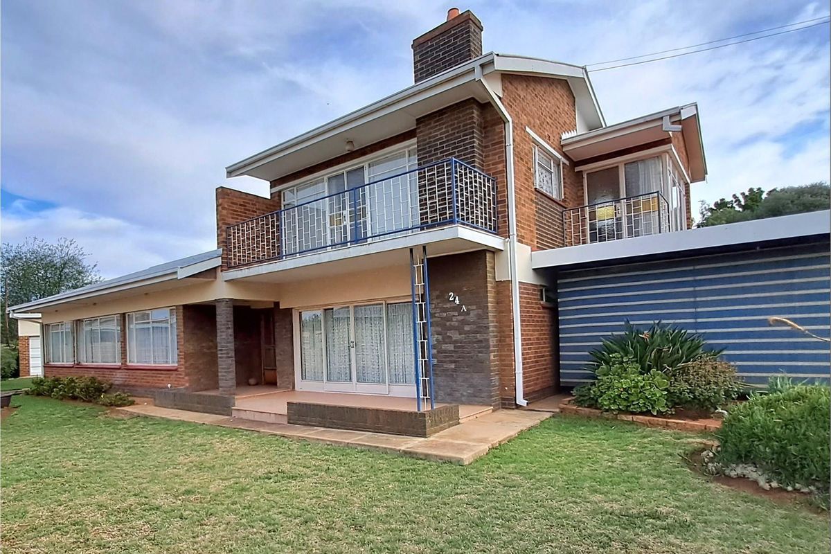 Impressive 5-Bedroom Residence in Parys - Photo 2