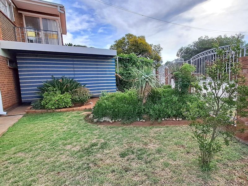 Impressive 5-Bedroom Residence in Parys - Photo 3