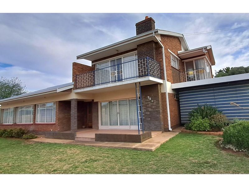 Impressive 5-Bedroom Residence in Parys - Photo 4