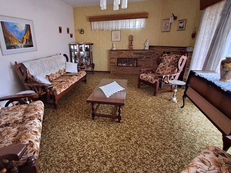 Impressive 5-Bedroom Residence in Parys - Photo 8