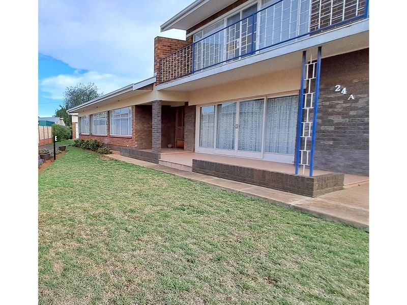 Impressive 5-Bedroom Residence in Parys - Photo 5