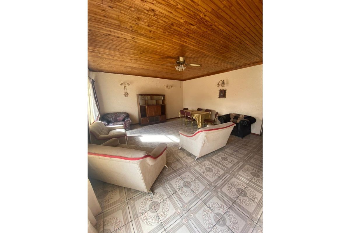 House For Sale in Homevale, Kimberley - Photo 2