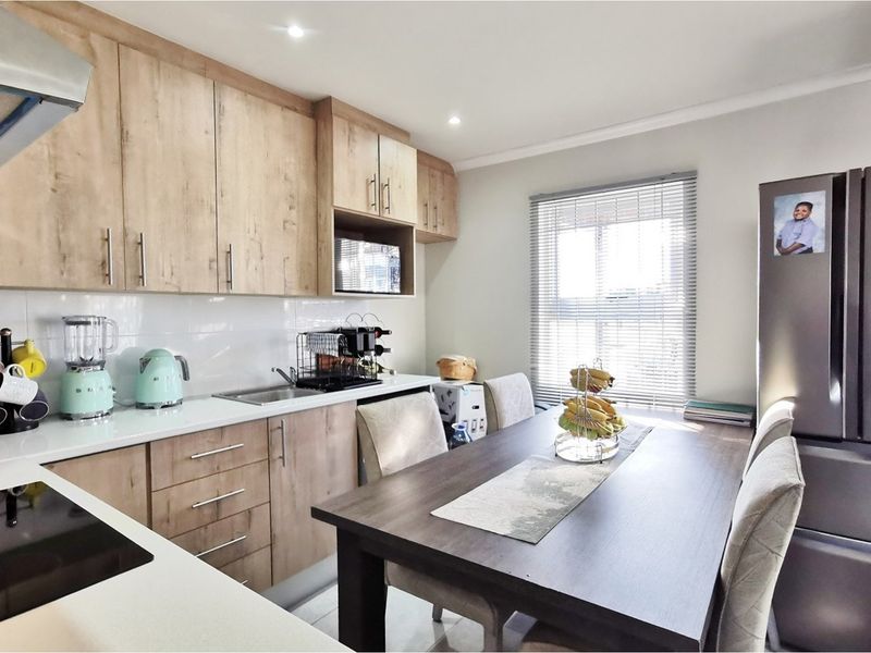 Charming Parsonsvlei Duplex: 2-Bedroom Opportunity - Photo 10