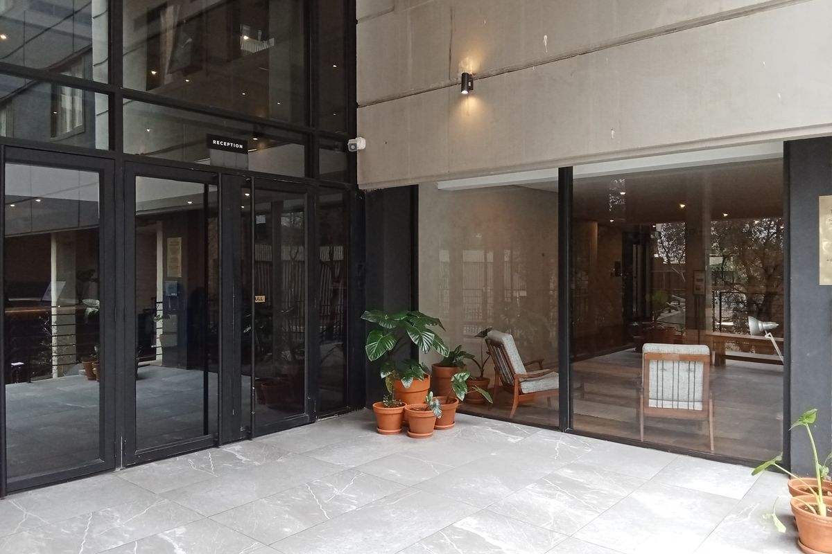 Welcome to THE address an exclusive 1 bedroom apartment for sale R1 195 000 in the heart of Sandown - Photo 5