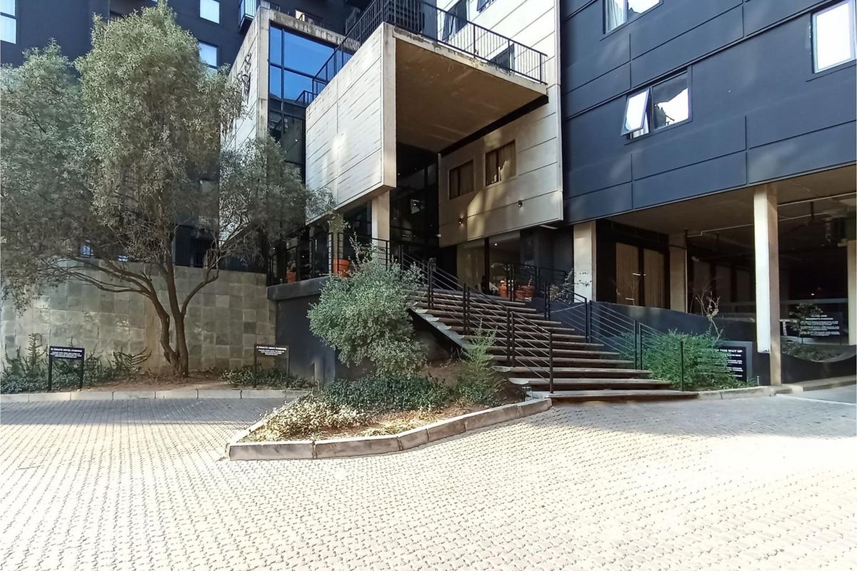 Welcome to THE address an exclusive 1 bedroom apartment for sale R1 195 000 in the heart of Sandown - Photo 3