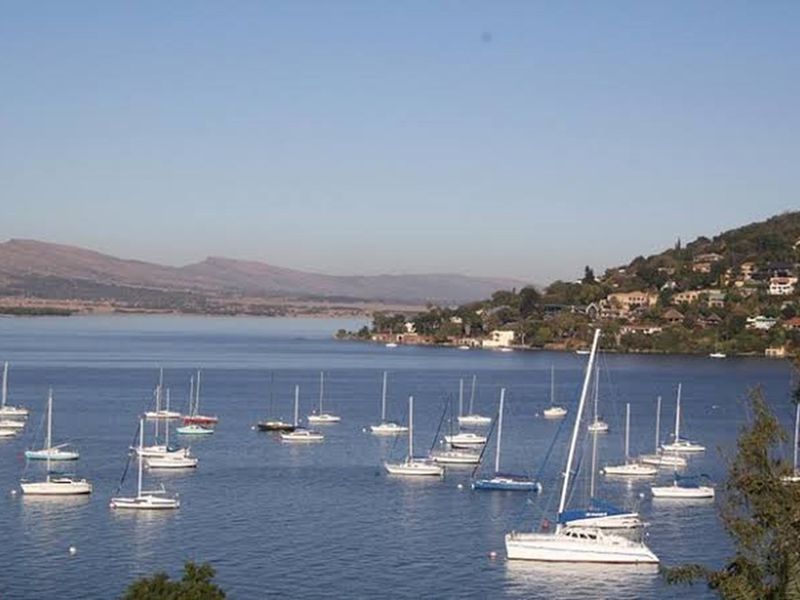 Magnificent views and a serene lifestyle await! - Photo 2