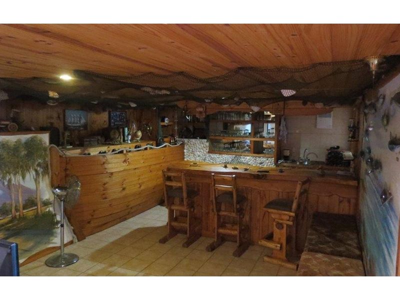 FULLY FURNISHED 5 BEDROOM MULTI STORY HOUSE FOR SALE, AN ENTERTAINER'S PARADISE!! - Photo 5