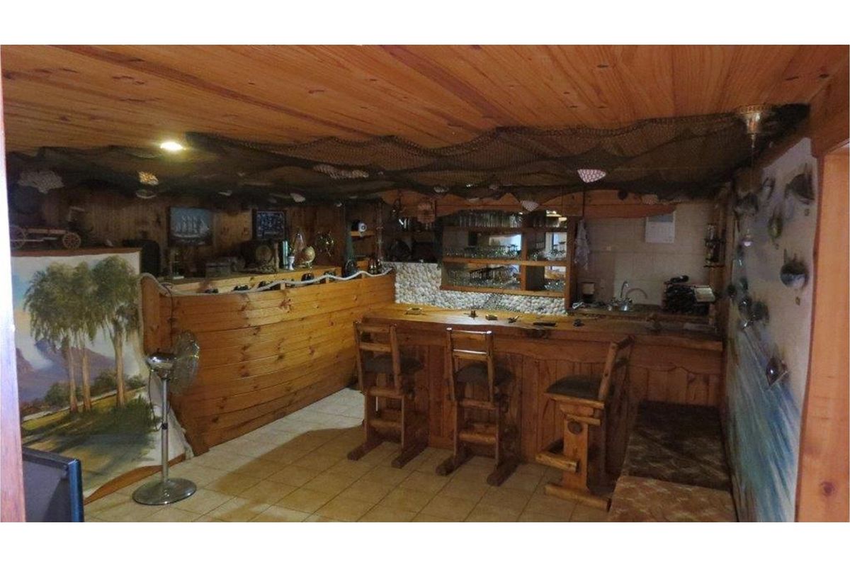 FULLY FURNISHED 5 BEDROOM MULTI STORY HOUSE FOR SALE, AN ENTERTAINER'S PARADISE!! - Photo 5