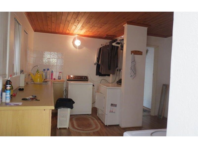 FULLY FURNISHED 5 BEDROOM MULTI STORY HOUSE FOR SALE, AN ENTERTAINER'S PARADISE!! - Photo 10