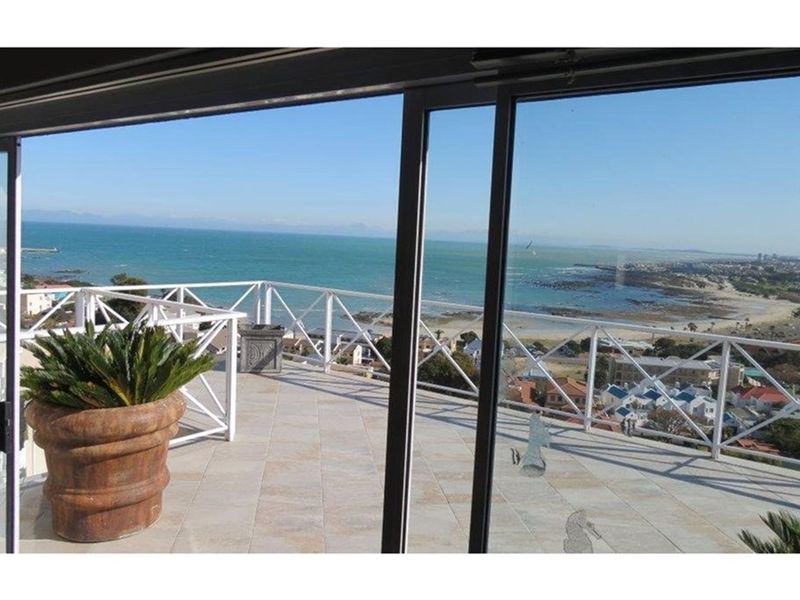 FULLY FURNISHED 5 BEDROOM MULTI STORY HOUSE FOR SALE, AN ENTERTAINER'S PARADISE!! - Photo 2