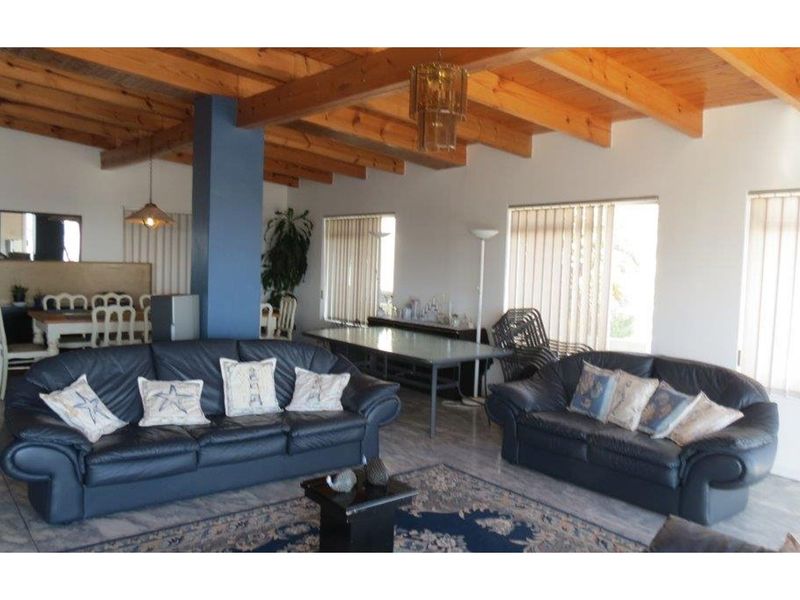 FULLY FURNISHED 5 BEDROOM MULTI STORY HOUSE FOR SALE, AN ENTERTAINER'S PARADISE!! - Photo 9