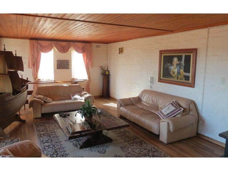 FULLY FURNISHED 5 BEDROOM MULTI STORY HOUSE FOR SALE, AN ENTERTAINER'S PARADISE!! - Photo 4