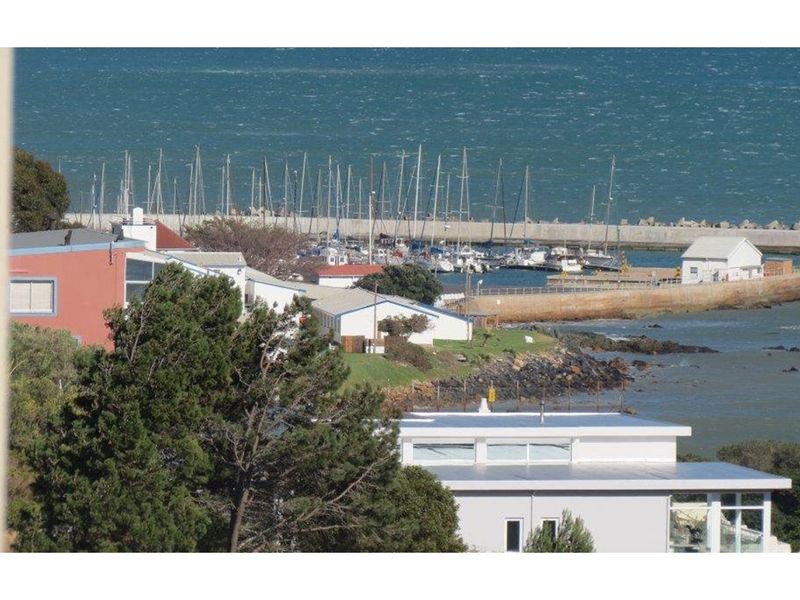 FULLY FURNISHED 5 BEDROOM MULTI STORY HOUSE FOR SALE, AN ENTERTAINER'S PARADISE!! - Photo 3