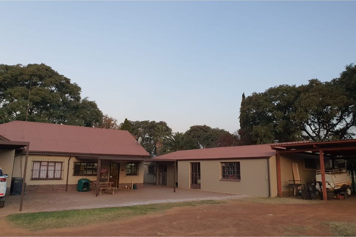 Perfect Family Home and Investment Opportunity - 2 Ha Agricultural Holding - Photo 5