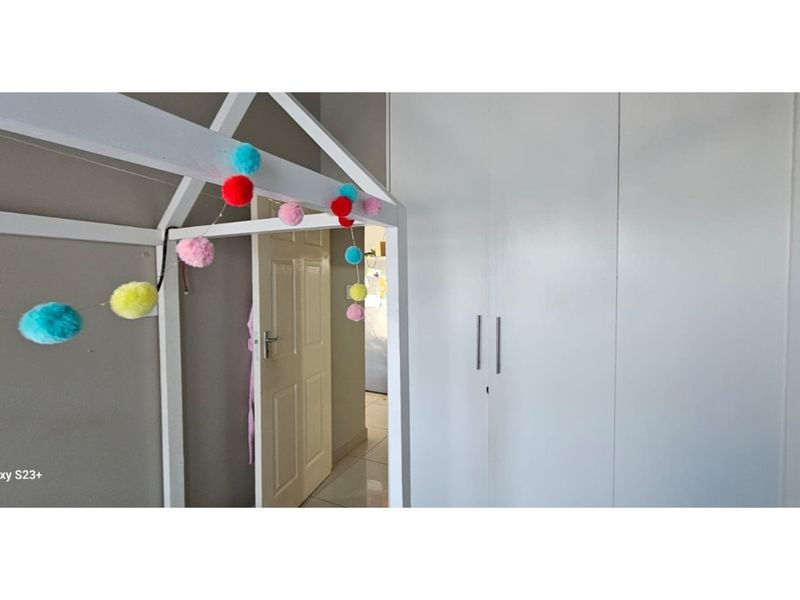 Beautiful dream home not to be missed - Photo 10