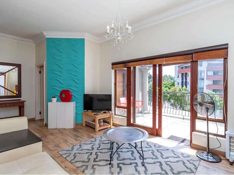 Gorgeous 2 bedroom, 2 en-suite bathroom 2nd floor apartment with sunset city views AND INVERTER! - Photo 7