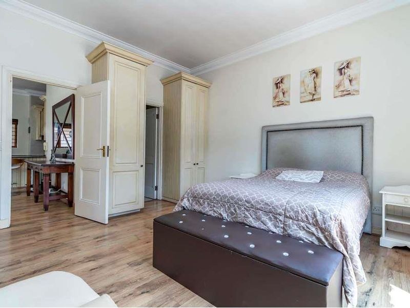 Gorgeous 2 bedroom, 2 en-suite bathroom 2nd floor apartment with sunset city views AND INVERTER! - Photo 9