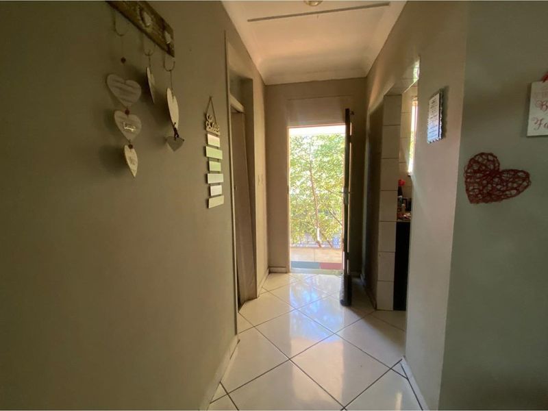 Beautiful apartment for Sale in a Sought after Prime area in  Vanderbijklparl CW1 - Photo 5