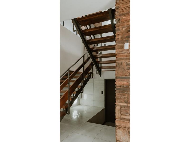 This elegant renovated house boasts 5 bedrooms and 4 bathrooms, including a bachelor flat. - Photo 8