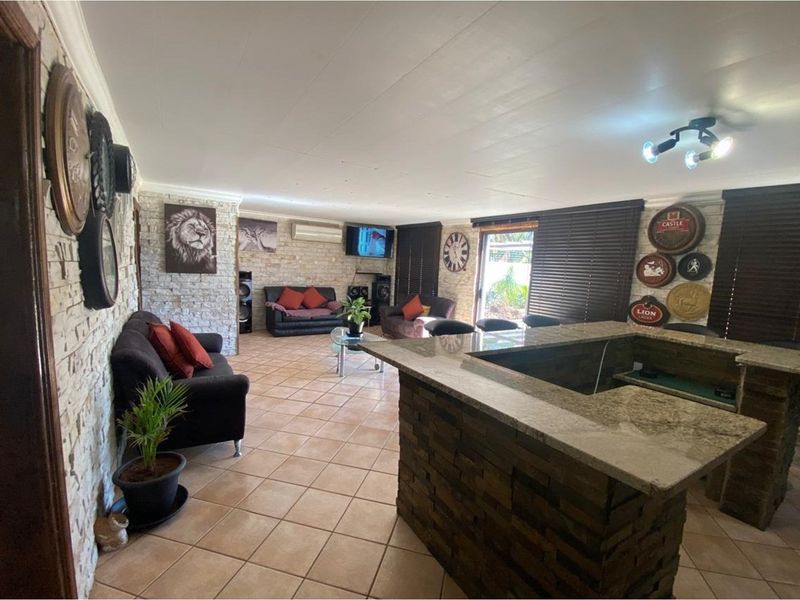 Charming Four-Bedroom Family Home with Entertainment Features - Photo 7