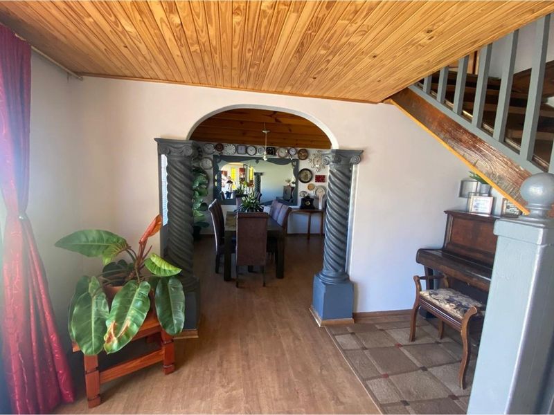 Charming Four-Bedroom Family Home with Entertainment Features - Photo 2