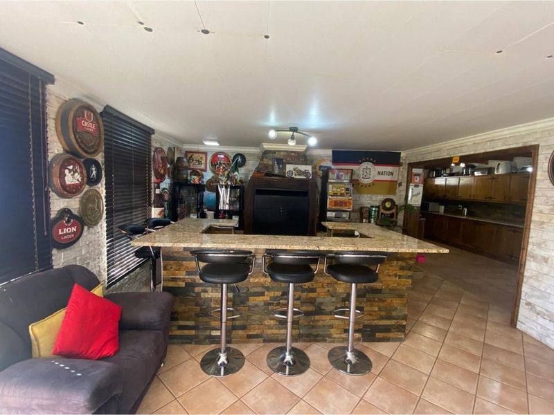 Charming Four-Bedroom Family Home with Entertainment Features - Photo 8