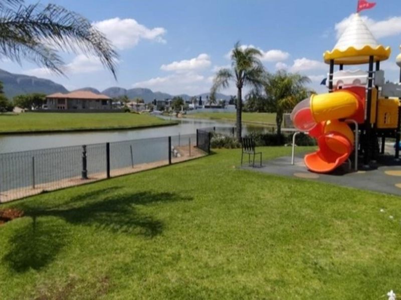 Resides in this expansive canvas, where luxury knows no bounds! - Photo 8