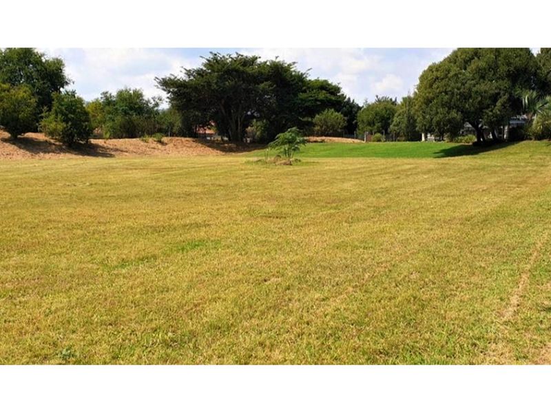 Resides in this expansive canvas, where luxury knows no bounds! - Photo 5