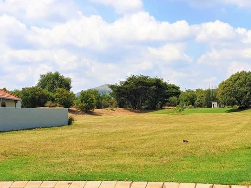 Resides in this expansive canvas, where luxury knows no bounds! - Photo 1