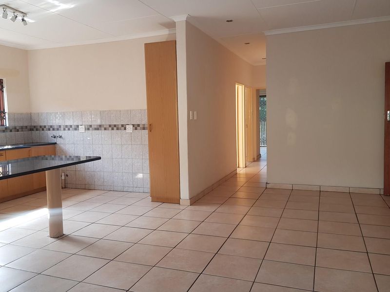 Spacious 3-bedroom flat for sale - Photo 10