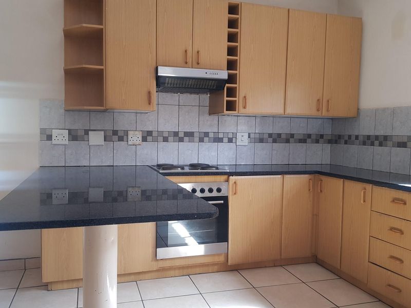 Spacious 3-bedroom flat for sale - Photo 8