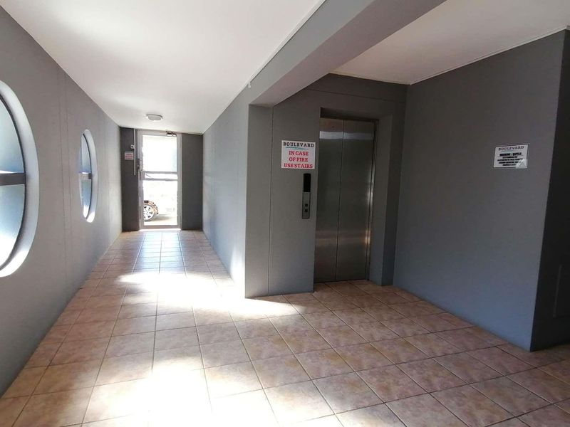 Margate. Beachfront Penthouse In Secure Complex - Photo 4