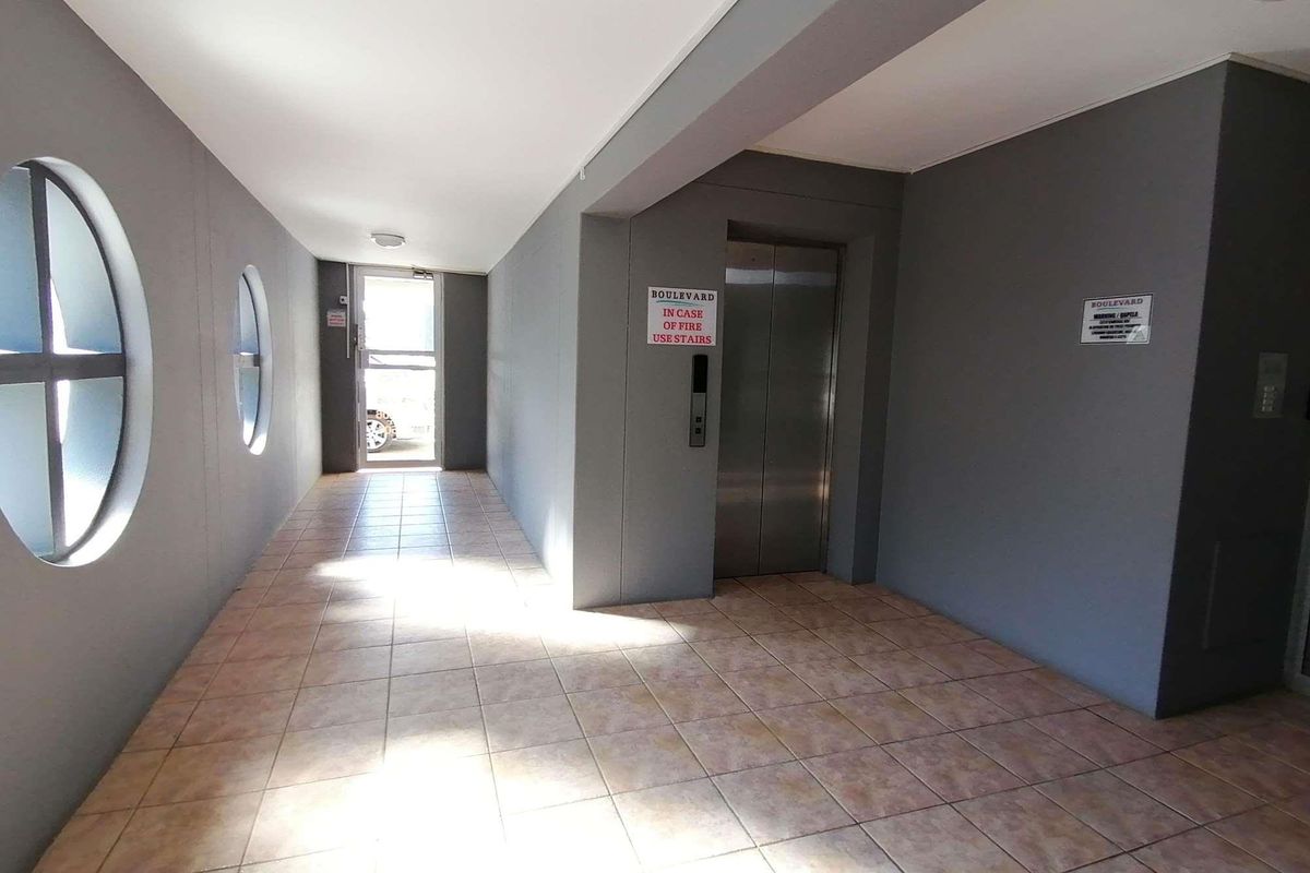 Margate. Beachfront Penthouse In Secure Complex - Photo 4