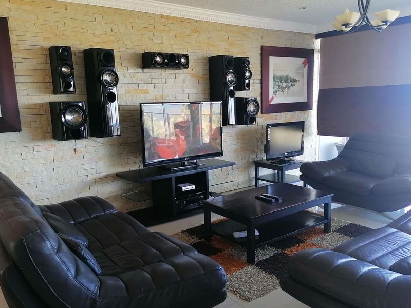 Margate. Beachfront Penthouse In Secure Complex - Photo 10