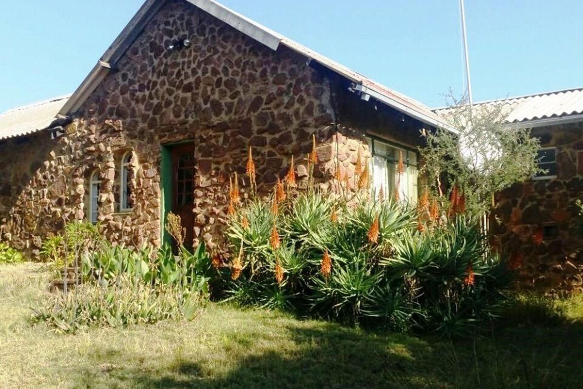 Rustic 74 ha Cattle Farm with 4 Houses - Photo 3